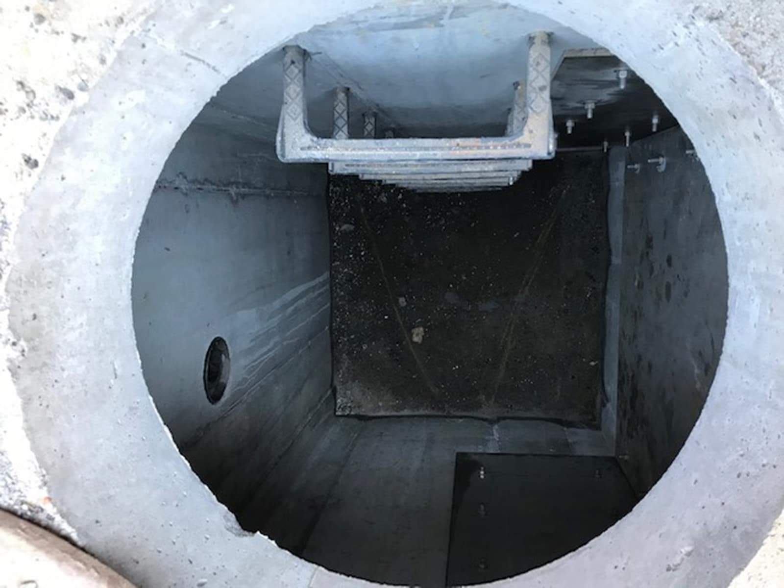 inside-sewer-manhole