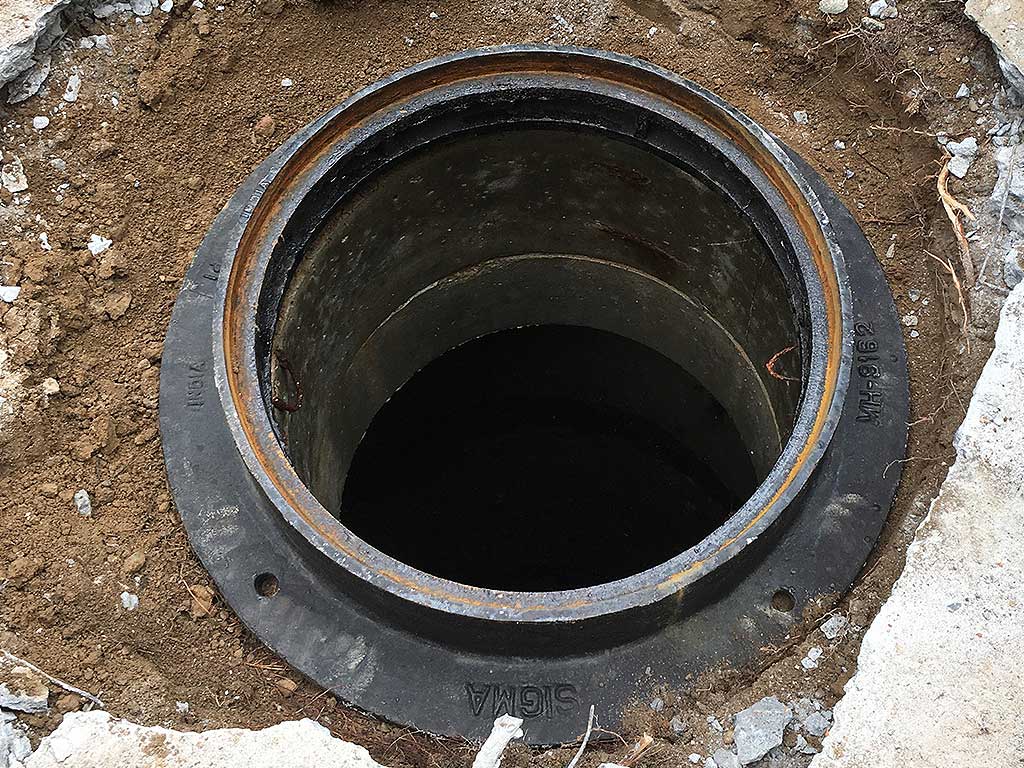 Manhole ring for cover