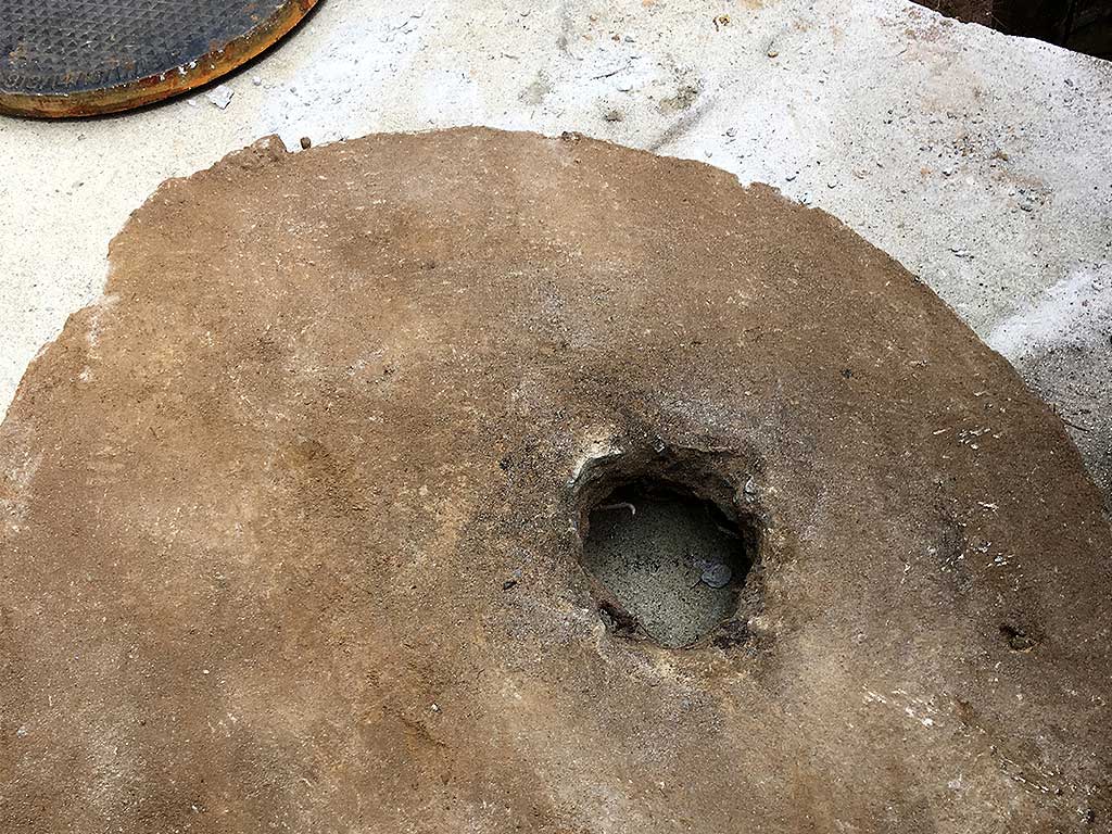 Manhole top slab