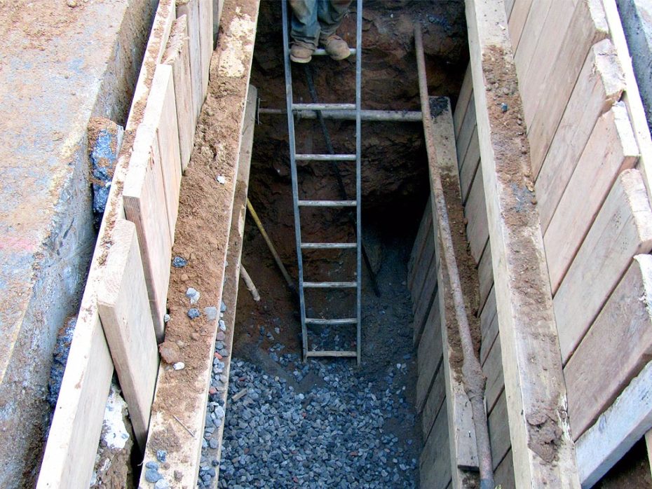 Sewer Repair Contractor In Action Excavation