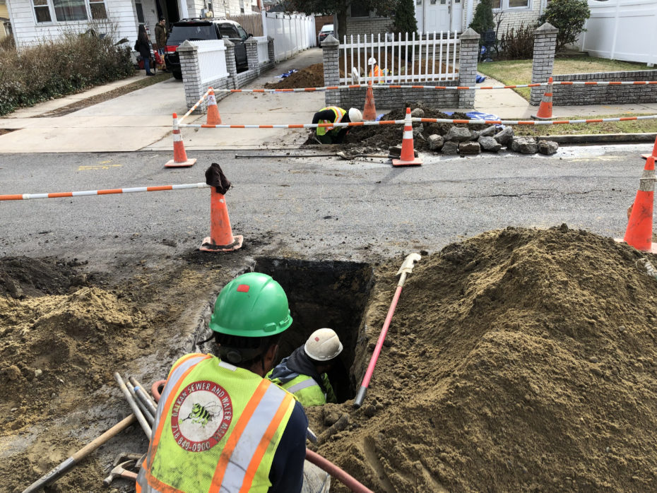 HELP…my main water line broke (between the city meter and just before my  house) this is how the plumber fixed it. Is this an okay repair? :  r/Plumbing